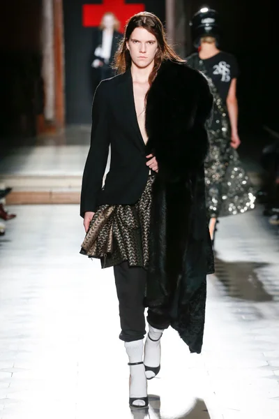 Look 36